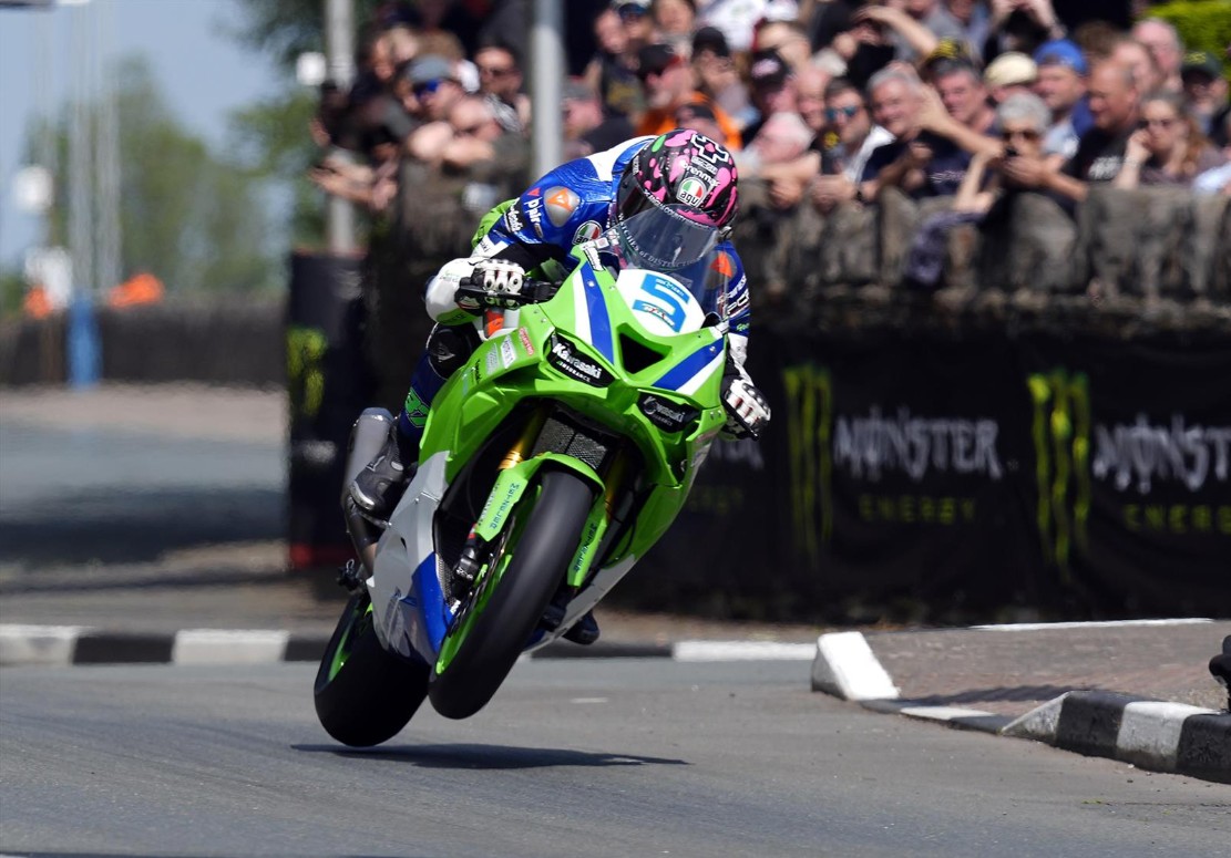  Man 公式写真 7928952x1111x775_FFFFFF_L_0.jpg